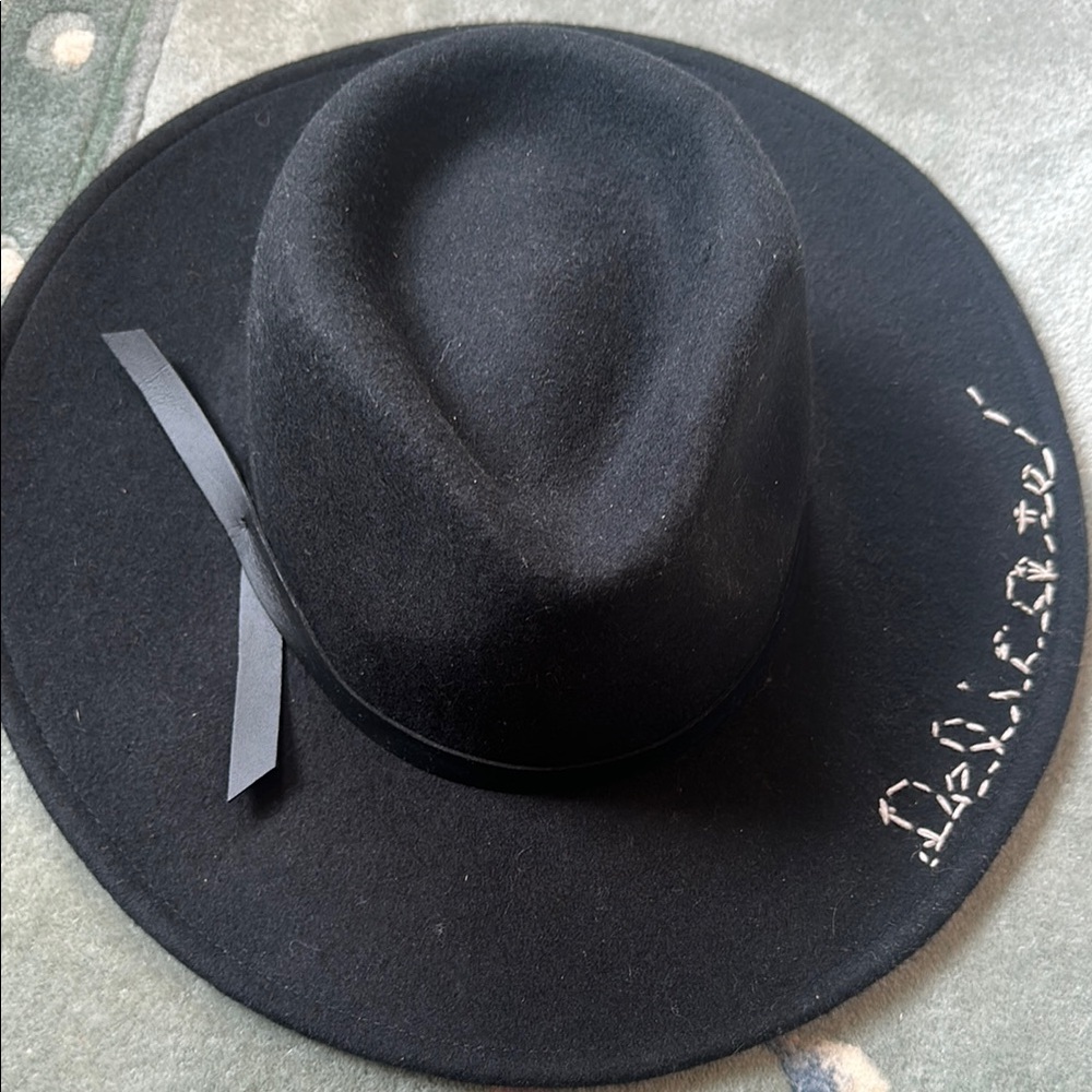 TAYLOR SWIFT Black Felt Hat w/ Wide Brim